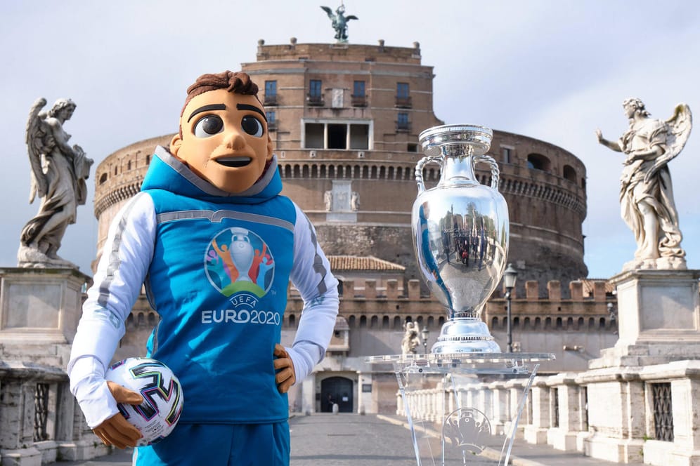 Maskottchen im EM-Fieber: Skillzy ist Freestyler und soll Fans von Baku bis Sevilla mit seinen Künsten begeistern.