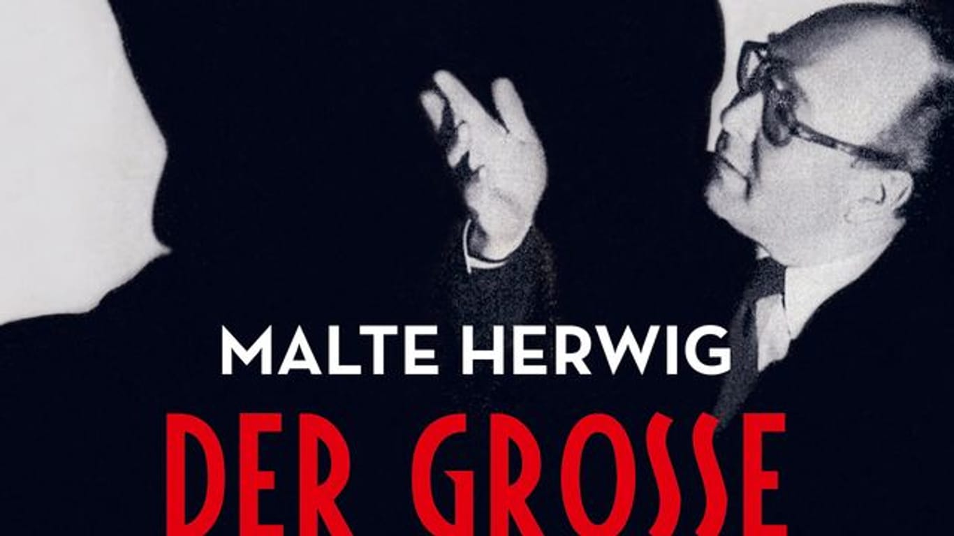 "Sein Talent als Zauberkünstler wurde nur noch von dem als Selbstdarsteller übertroffen", schreibt Autor Malte Herwig in seinem Buch "Der grosse Kalanag: Wie Hitlers Zauberer die Vergangenheit verschwinden ließ und die Welt eroberte" über den Magier Helmut Schreiber.