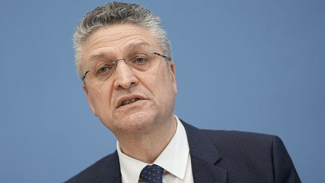 RKI-Präsident Lothar Wieler sieht nur in der Impfung einen dauerhaften Schutz vor Corona.