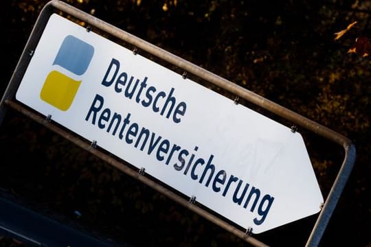 Lücken zwischen Schule, Ausbildung oder Studium können sich später auf den Rentenanspruch auswirken.