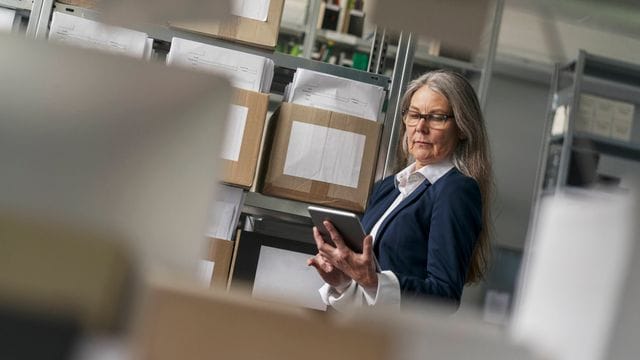 Wer früher in Rente geht, kann nebenher noch Arbeiten. Wer früher in Rente geht, kann nebenher noch Arbeiten.