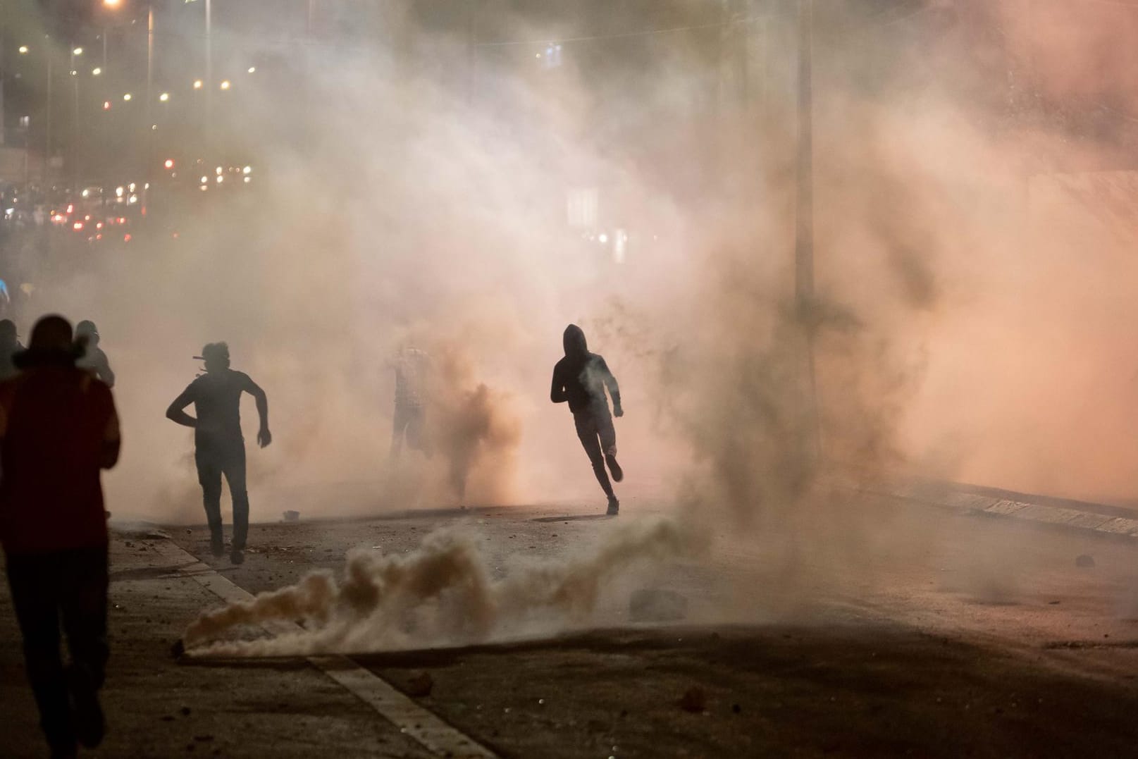 Eskalation in Nahost: Nach massiven Raketenangriffen auf den Großraum Tel Aviv hat Israel harte Gegenangriffe angekündigt.