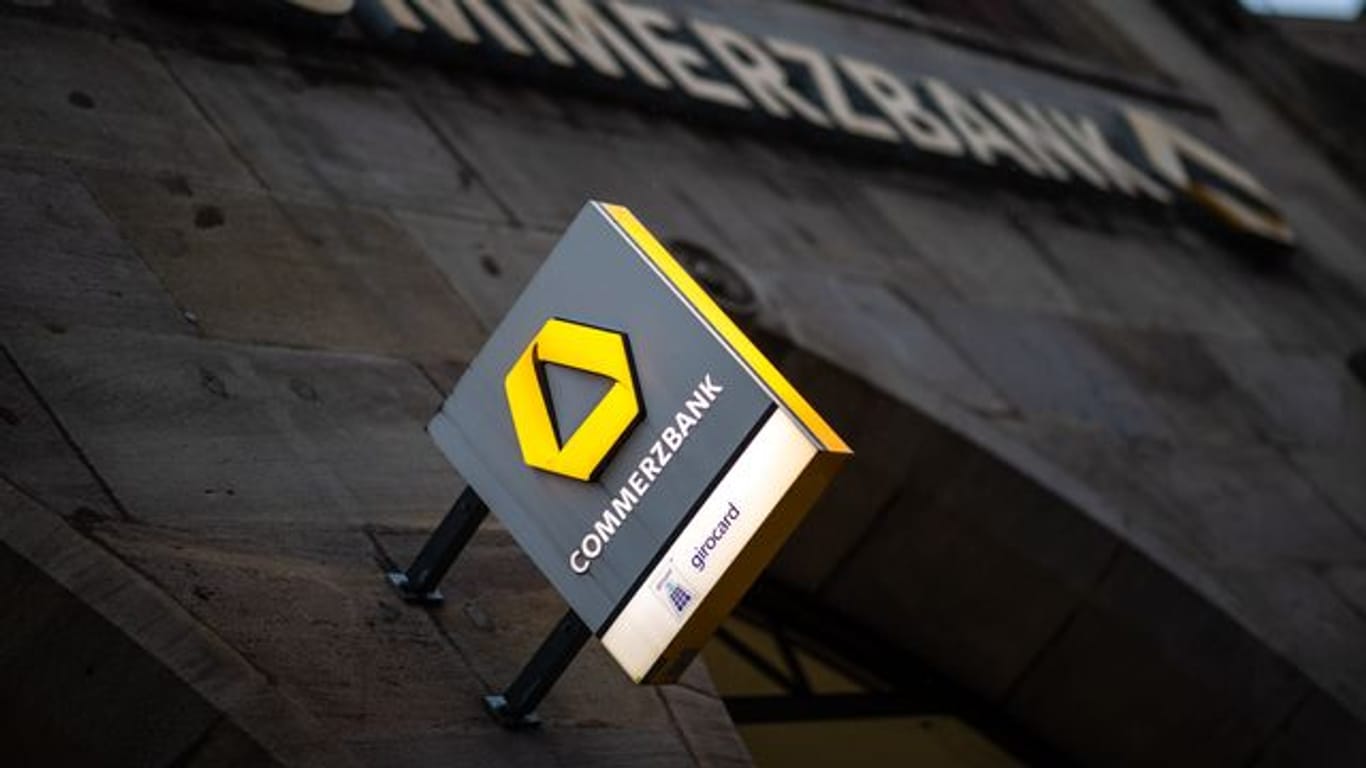 Commerzbank-Logo (Symbolbild): Das Geldinstitut profitierte von guten Geschäften am Kapitalmarkt.