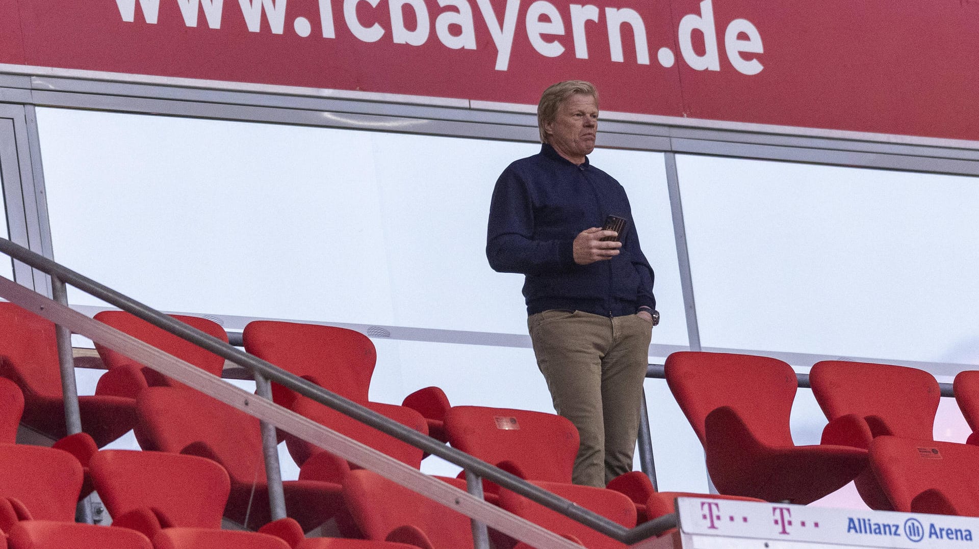 Fussball 1.German Soccer League FC BAYERN MUENCHEN - BORUSSIA MOENCHENGLADBACH 6-0 Oliver KAHN, future FCB CEO, in the m