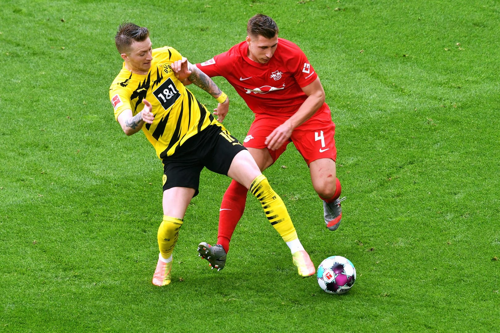 Leipzig gegen den BVB im Pokalfinale: Hier kämpfen Reus (l.) und Orban im Ligaduell um den Ball.