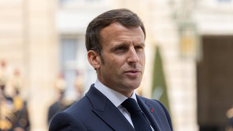 Frankreichs Präsident Emmanuel Macron: In einem der Brandbriefe warnen ihn französische Militärangehörige vor "Zugeständnissen" an Islamisten.
