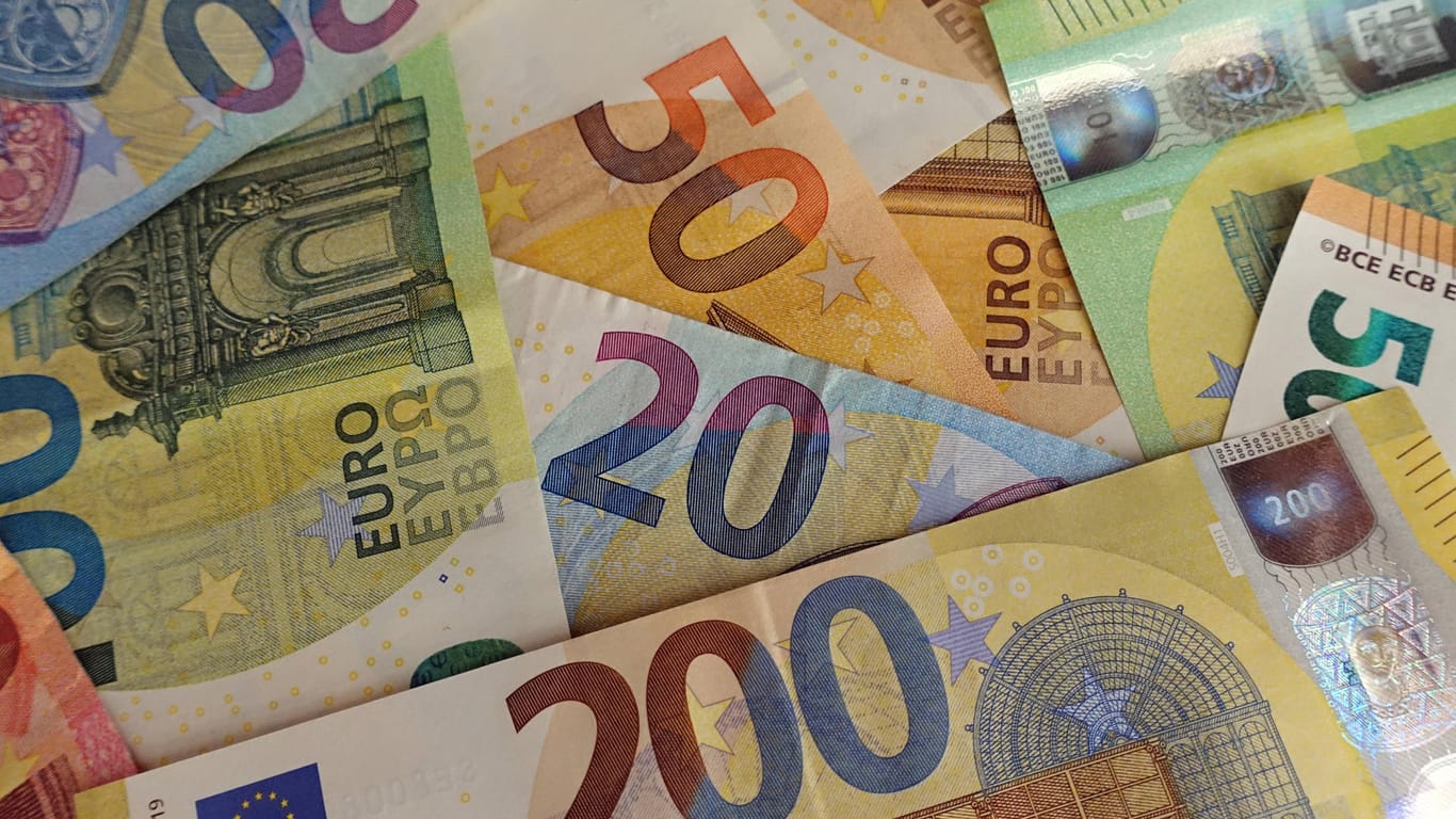 Euroscheine (Symbolbild): Das Geld verliert durch Inflation an Wert.