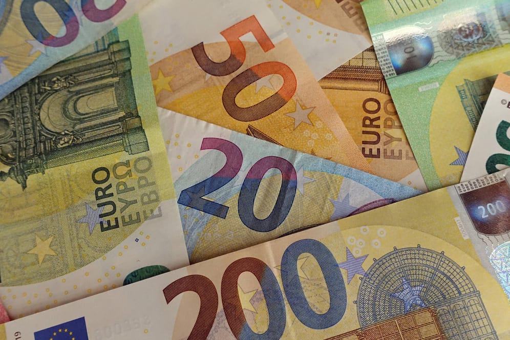 Euroscheine (Symbolbild): Das Geld verliert durch Inflation an Wert.
