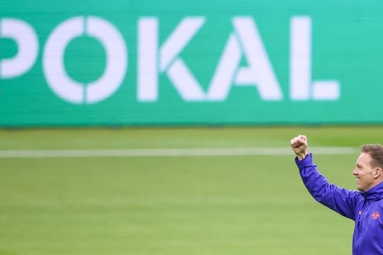Leipzigs Trainer Julian Nagelsmann hofft auf einen Erfolg im Pokalfinale gegen den BVB.