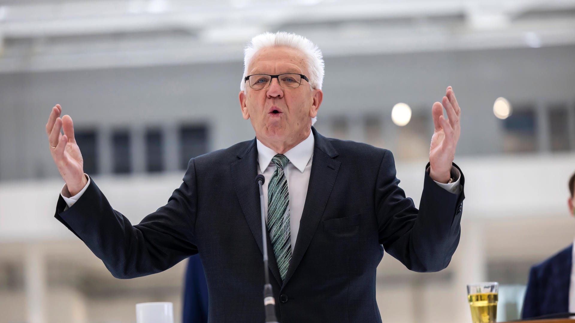 Winfried Kretschmann: Seit 2016 regiert er mit der CDU. Winfried Kretschmann: Seit 2016 regiert er mit der CDU.