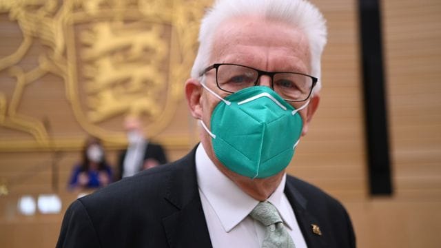 Der Grünen-Politiker Winfried Kretschmann ist zum dritten Mal zum baden-württembergischen Ministerpräsidenten gewählt worden. Der Grünen-Politiker Winfried Kretschmann ist zum dritten Mal zum baden-württembergischen Ministerpräsidenten gewählt worden.