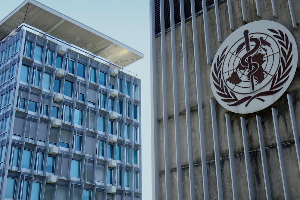 Gebäude der WHO in Genf: Die WHO hat den Experten nach zu lang auf die Verharmlosung der Situation durch China gehört.