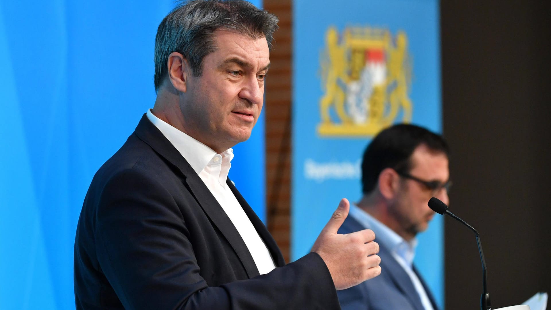 Markus Söder, Ministerpräsident von Bayern und Vorsitzender der CSU: Die Abgeordneten sollen ab sofort jeden Euro aus Nebentätigkeiten offenlegen. Markus Söder, Ministerpräsident von Bayern und Vorsitzender der CSU: Die Abgeordneten sollen ab sofort jeden Euro aus Nebentätigkeiten offenlegen.