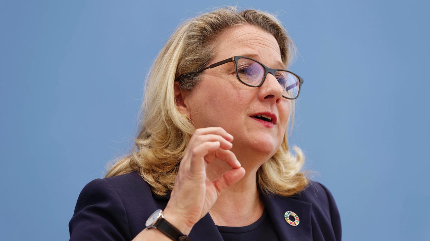 Umweltministerin Svenja Schulze (SPD): Sie spricht sich gegen eine baldige Erhöhung des CO2-Preises auf Öl und Gas aus.
