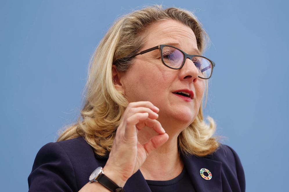Umweltministerin Svenja Schulze (SPD): Sie spricht sich gegen eine baldige Erhöhung des CO2-Preises auf Öl und Gas aus.