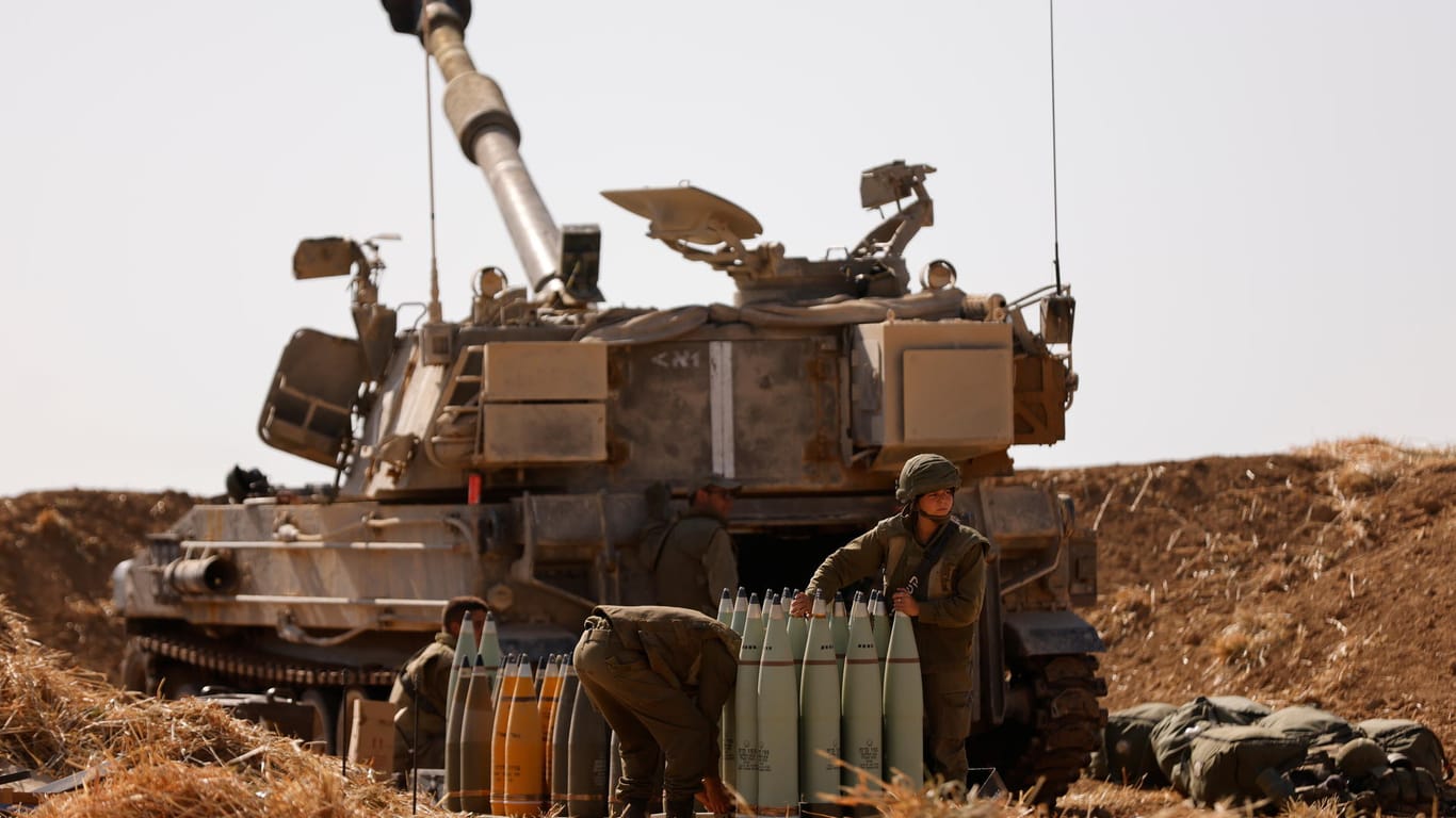 Israelische Soldaten an der Grenze zu Gaza: Israel antwortet auf den Beschuss der Hamas mit harten Vergeltungsschlägen.
