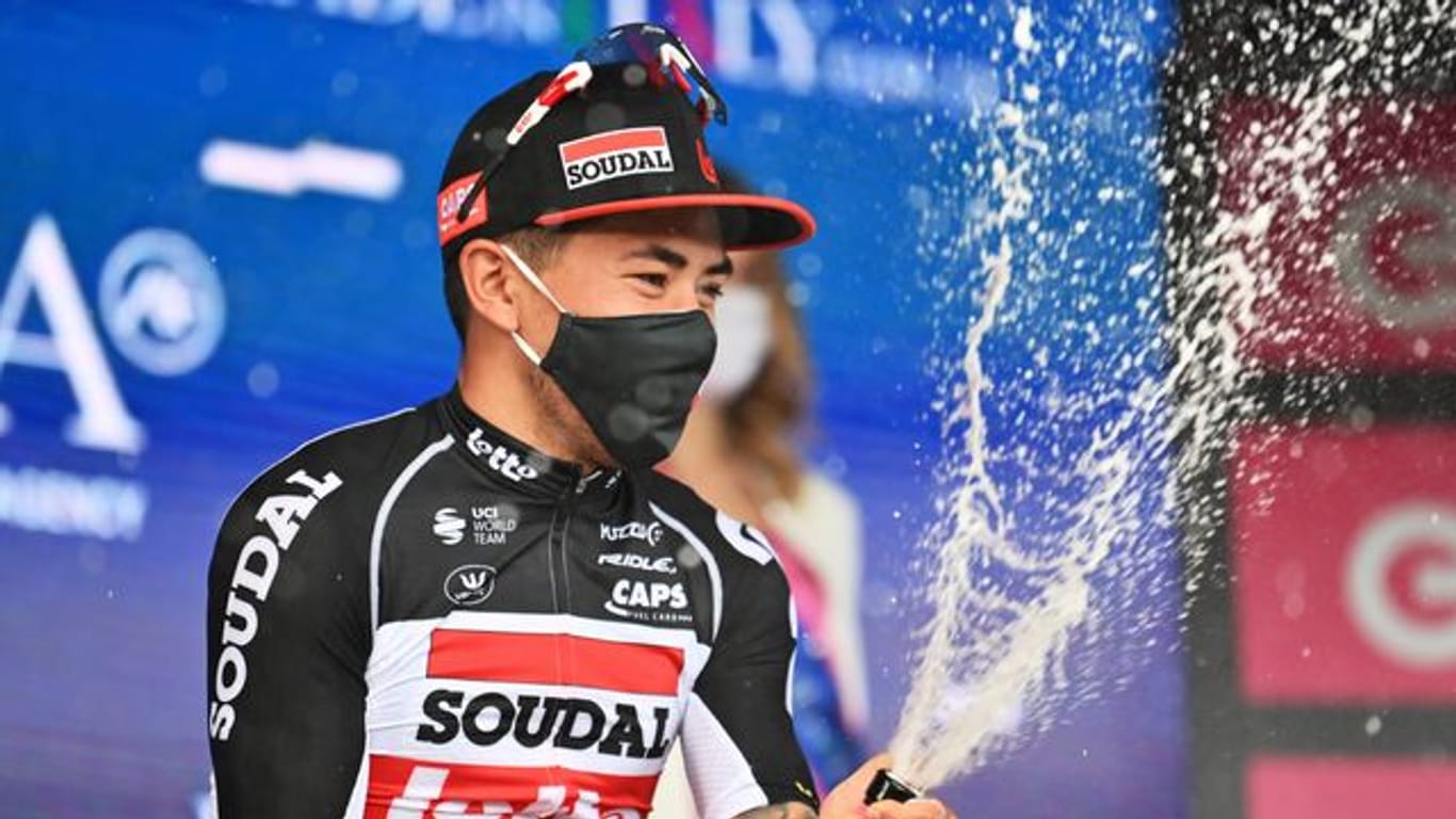 Caleb Ewan feiert seinen Etappensieg beim Giro d'Italia.
