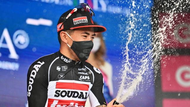 Caleb Ewan feiert seinen Etappensieg beim Giro d'Italia.