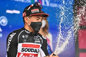 Caleb Ewan feiert seinen Etappensieg beim Giro d'Italia.