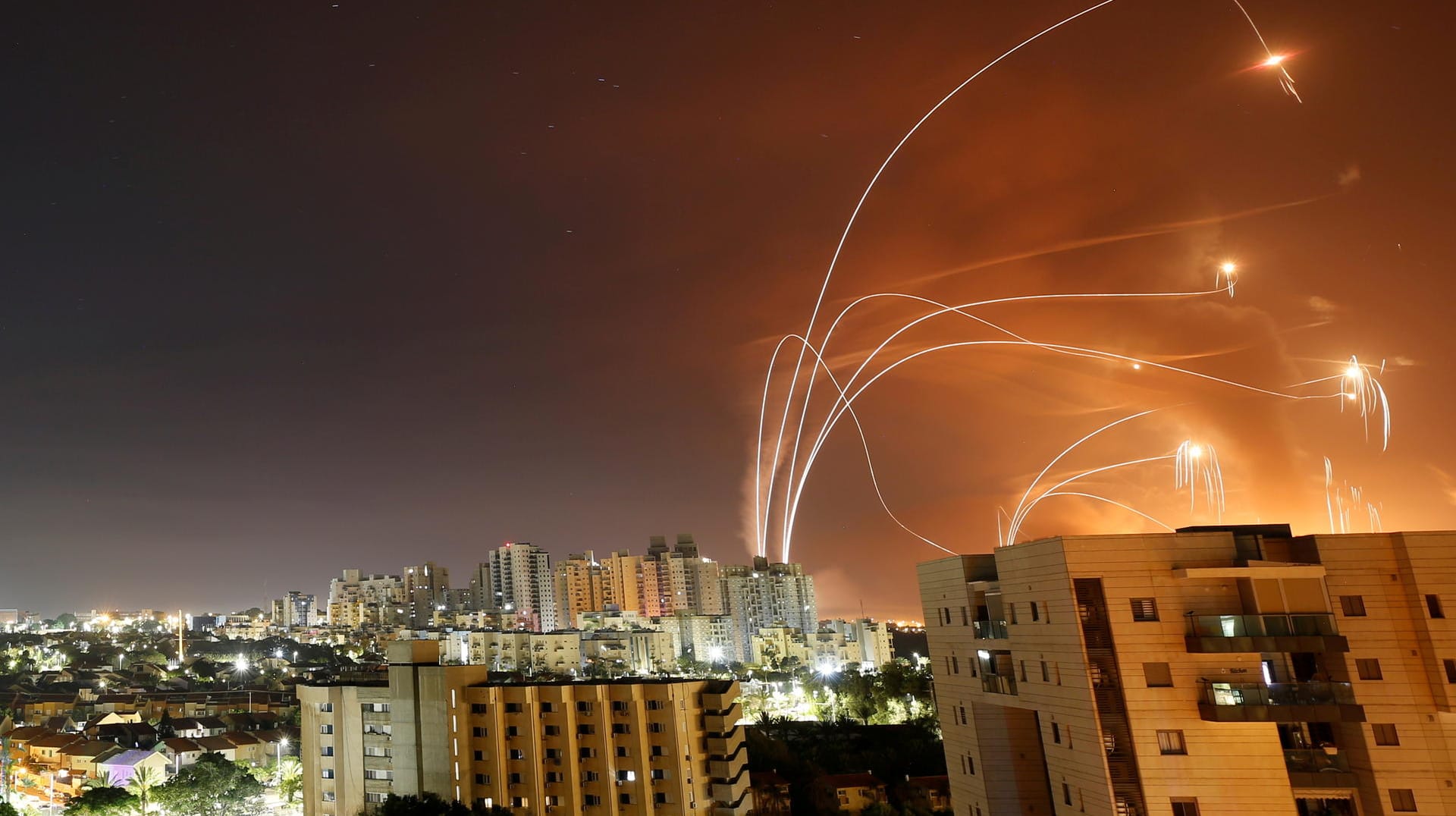 Ashkelon: Das Abwehrsystem "Iron Dome" fängt Raketen ab, die aus dem Gaza-Streifen auf israelische Städte geschossen wurden.