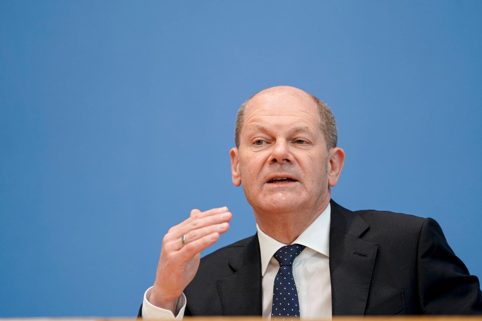 Olaf Scholz: Flüge sollen teurer, das Bahnfahren günstiger werden, wenn es nach dem SPD-Kanzlerkandidaten geht.