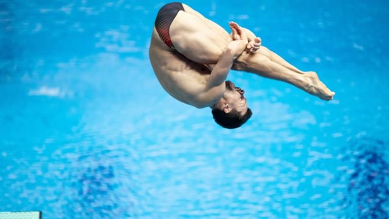 Wasserspringer Patrick Hausding holt bei der EM in Budapest Gold vom Ein-Meter-Brett.
