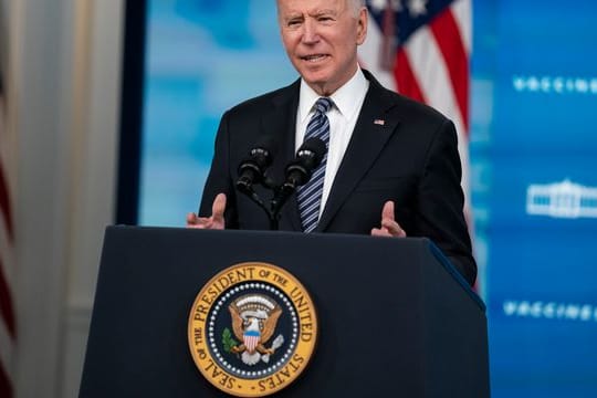 US-Präsident Joe Biden hält eine Rede über Corona-Impfungen im South Court Auditorium im Weißen Haus.