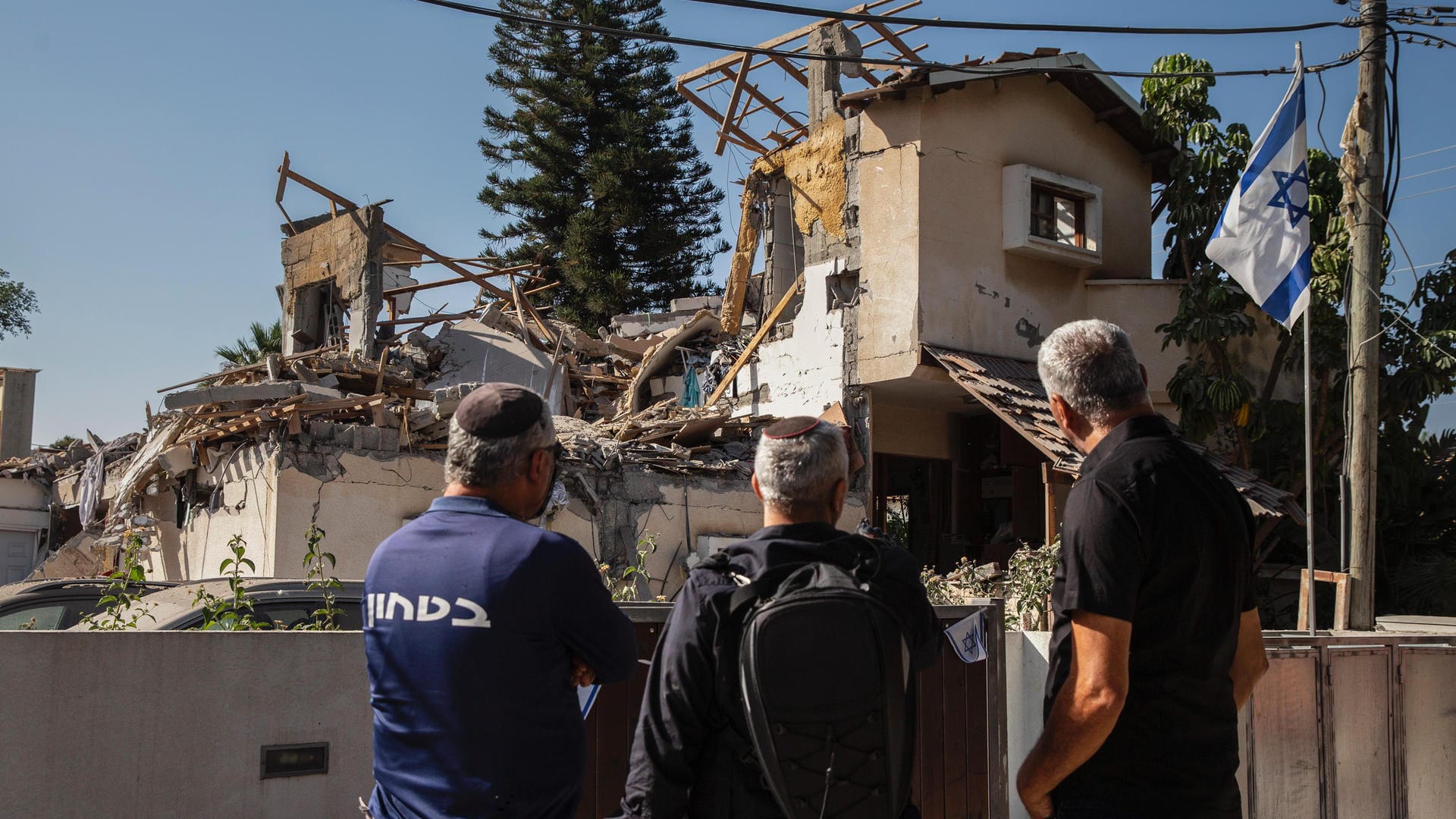 Ein durch Raketen aus dem Gazastreifen zerstörtes Haus im zentralisraelischen Yehud.