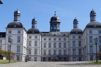 Schloss Bensberg im Bergischen Land: Hier verbringt der FC seine Quarantäne, bevor es nach Berlin geht.