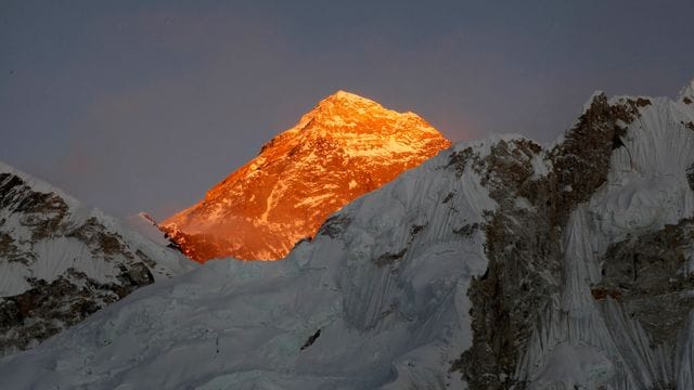 Viele Leichen werden nie vom Mount Everest geborgen.