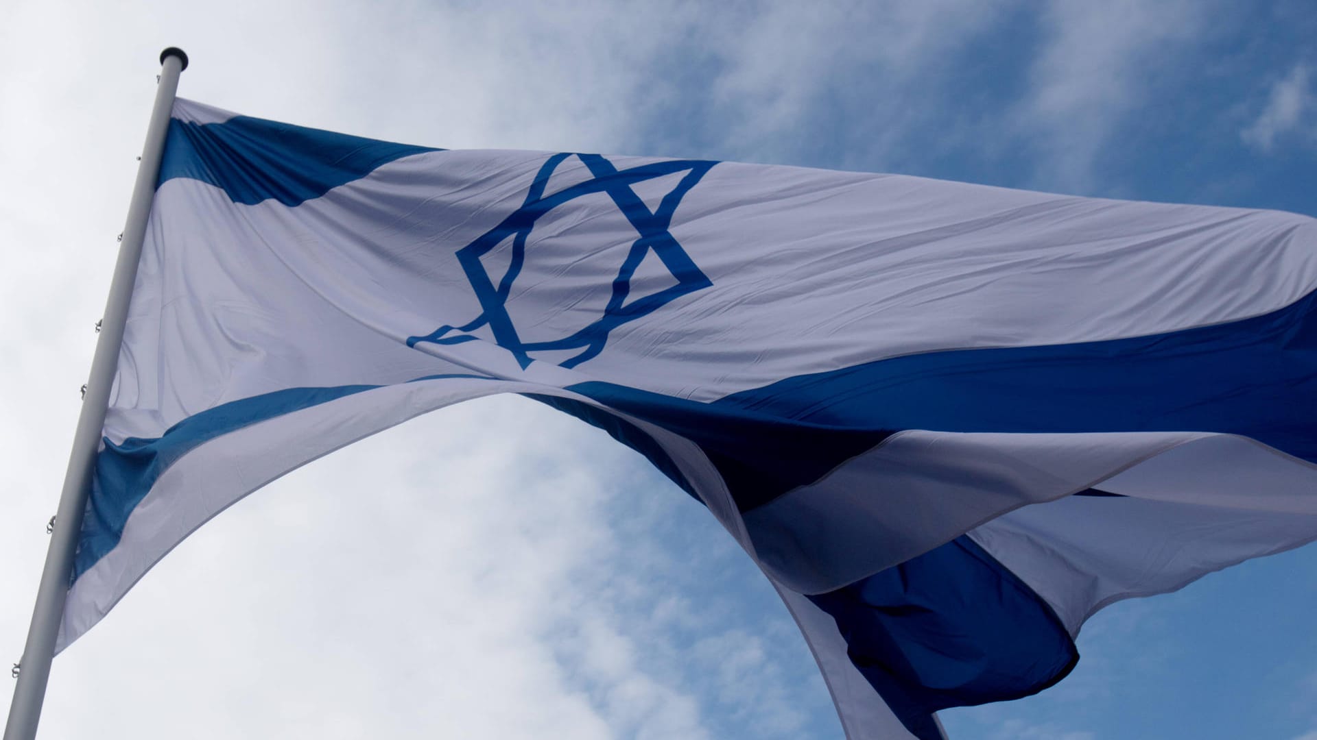 Eine Israel-Flagge (Symbolbild): Eine Fahne, die vor dem Konrad-Adenauer-Haus in Berlin hing, ist gestohlen worden. Eine Israel-Flagge (Symbolbild): Eine Fahne, die vor dem Konrad-Adenauer-Haus in Berlin hing, ist gestohlen worden.