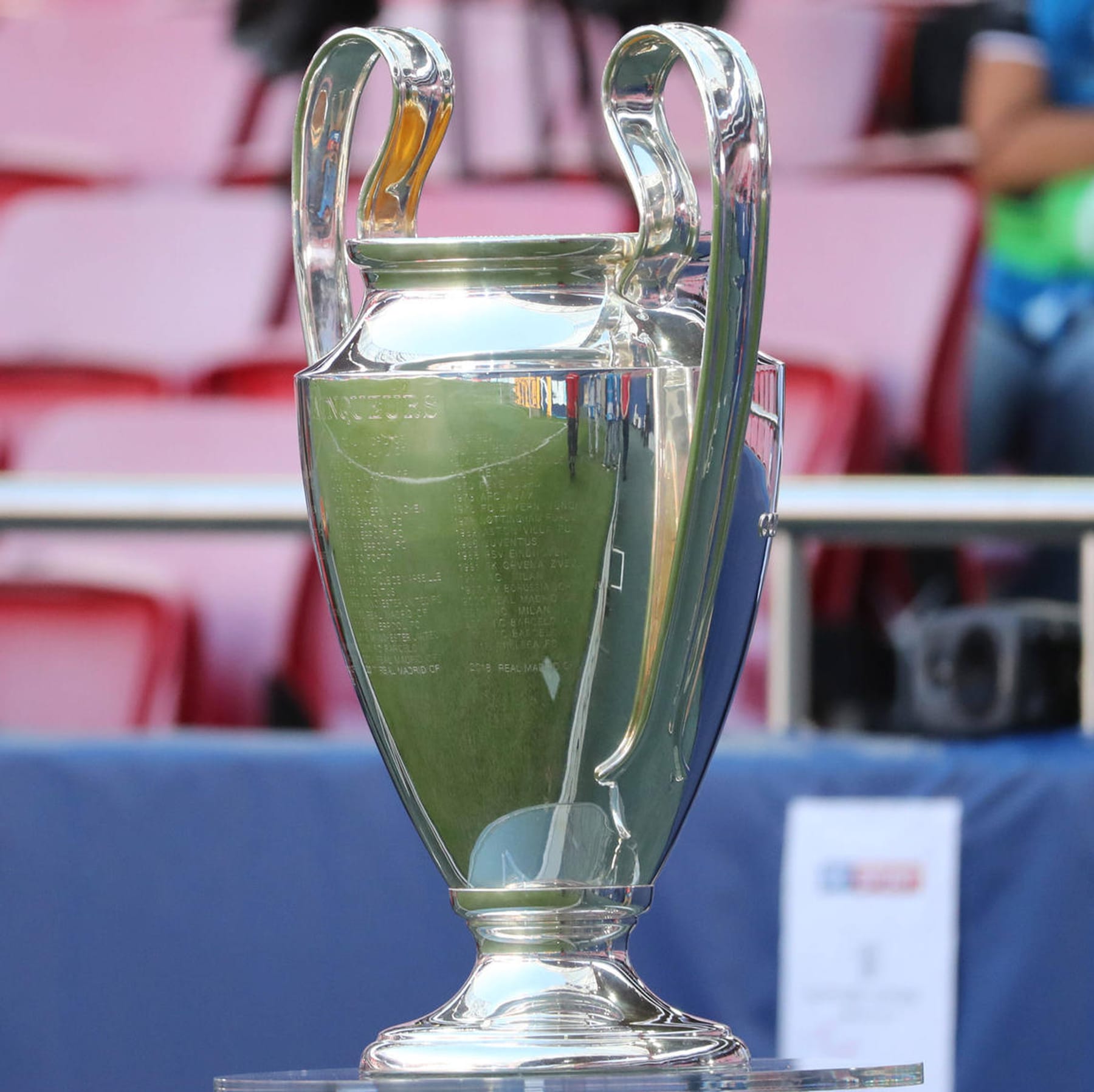 Champions League Uefa bestätigt Verlegung des Finales nach Porto