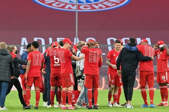 Einige Stars des FC Bayern dürfen sich in ihrem Quarantäne-Hotel über die Unterstützung ihrer Liebsten freuen.