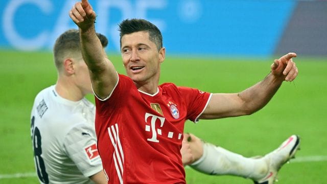 Musste eine Trainingseinheit vorzeitig beenden: Bayern-Torjäger Robert Lewandowski. Musste eine Trainingseinheit vorzeitig beenden: Bayern-Torjäger Robert Lewandowski.