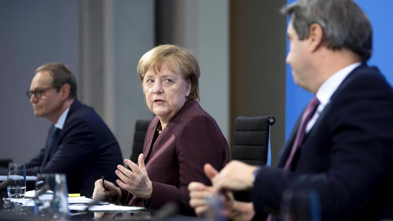 Zum Glück kein gewohntes Bild mehr: Angela Merkel mit Ministerpräsidenten nach einer der letzten Bund-Länder-Runden.