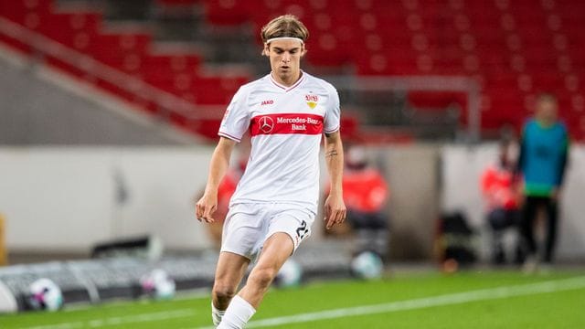Stuttgarts Borna Sosa hat sich in seiner kroatischen Heimat für die Absicht entschuldigt, künftig für den DFB auflaufen zu wollen. Stuttgarts Borna Sosa hat sich in seiner kroatischen Heimat für die Absicht entschuldigt, künftig für den DFB auflaufen zu wollen.