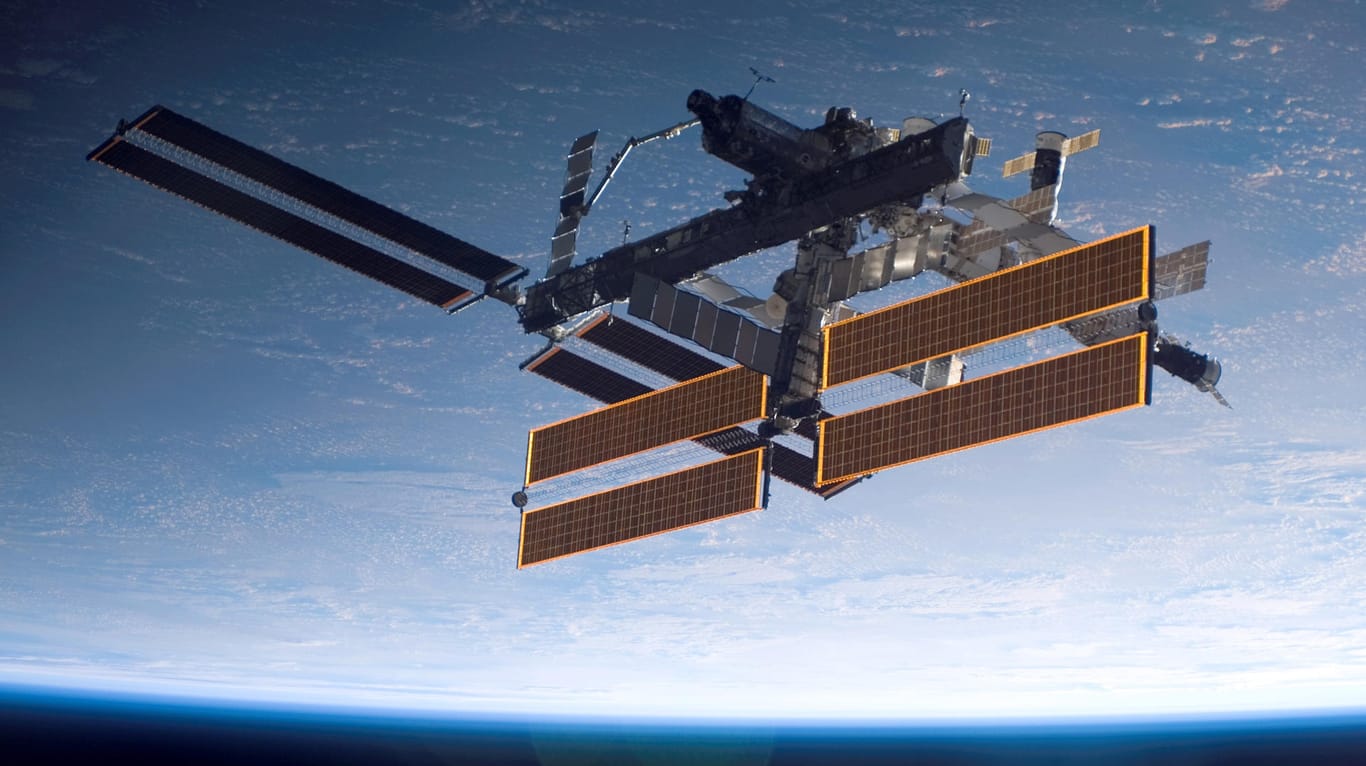 Die Internationale Raumstation (ISS) in der Erdumlaufbahn: Ein Trinkwassersystem ist ausgefallen, die Besatzung aber ist nicht in Gefahr.