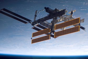 Die Internationale Raumstation (ISS) in der Erdumlaufbahn: Ein Trinkwassersystem ist ausgefallen, die Besatzung aber ist nicht in Gefahr.