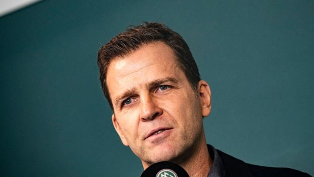 DFB-Direktor Oliver Bierhoff steht beim „Leadership Festival“ auf der Bühne. DFB-Direktor Oliver Bierhoff steht beim „Leadership Festival“ auf der Bühne.