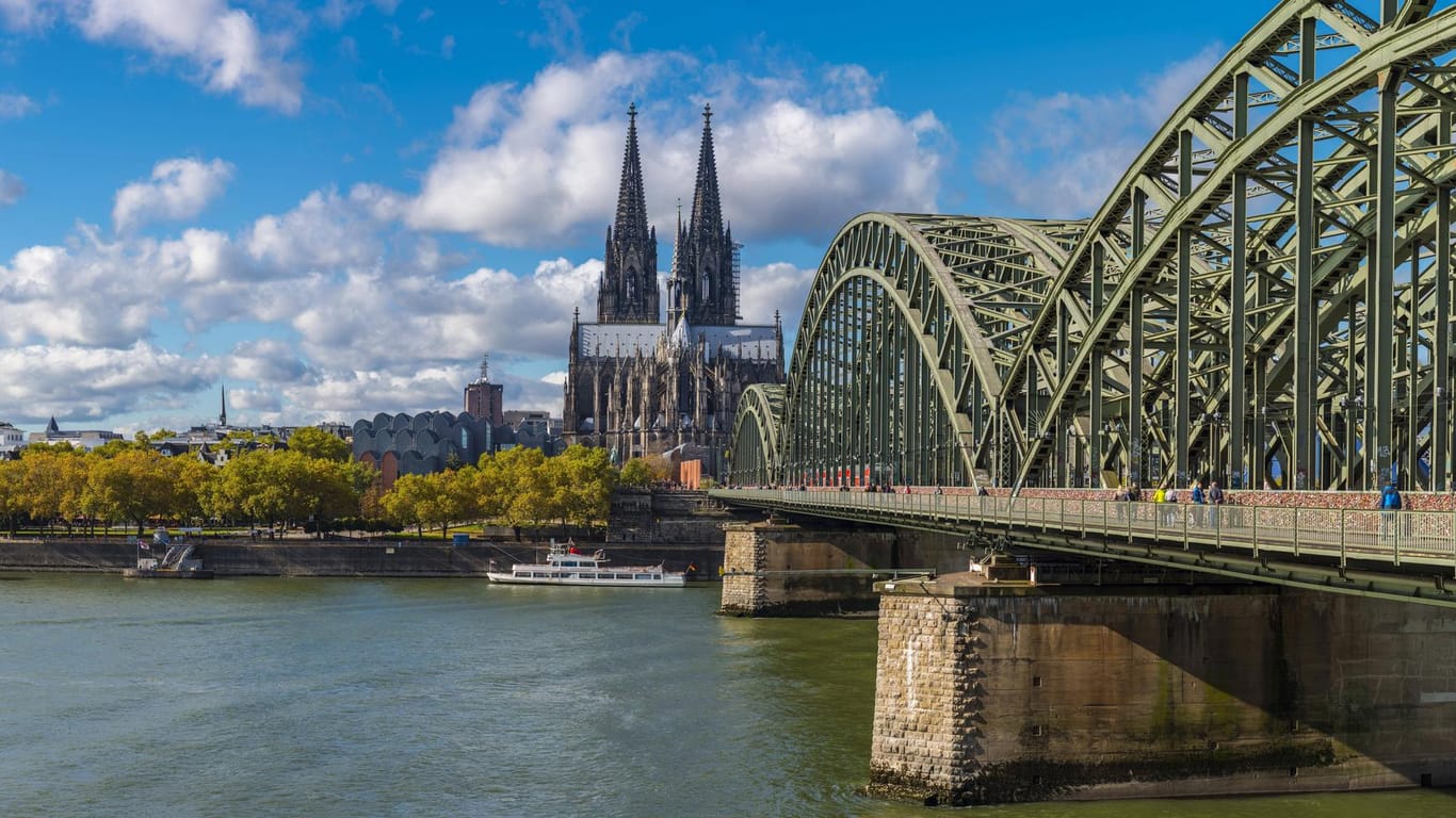 Blick auf Köln (Archivbild): In der Domstadt gibt es viele Ausflugsziele für Familien.