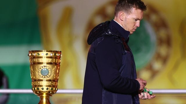 Durfte in Berlin nur am Pokal vorbeigehen: RB-Coach Julian Nagelsmann. Durfte in Berlin nur am Pokal vorbeigehen: RB-Coach Julian Nagelsmann.