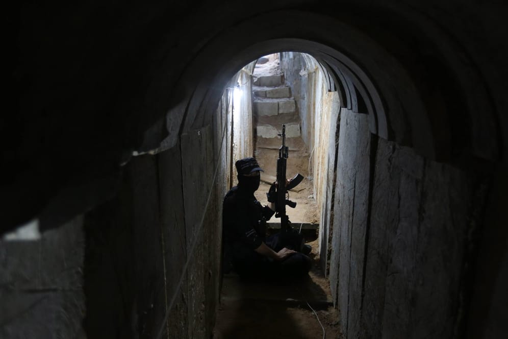 Tunnel im Gazastreifen (Symbol- und Archivbild): Die israelische Armee hat nach eigenen Angaben das Tunnelsystem im Gazastreifen angeriffen.