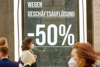 Rabatte wegen Geschäftsauflösungen (Symbolbild): Auch im Einzelhandel müssen sich kleinere Unternehmen auf mögliche Insolvenzen einstellen.