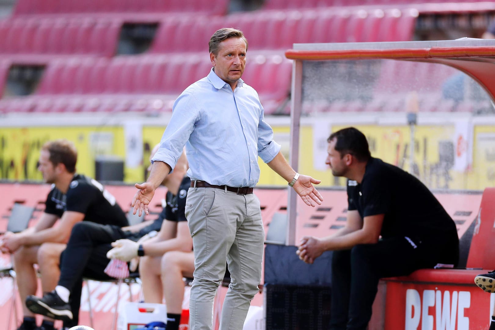 Kölns Sportdirektor Horst Heldt (Archivbild): Er weiß, dass es am Samstag für den 1. FC Köln um alles geht.