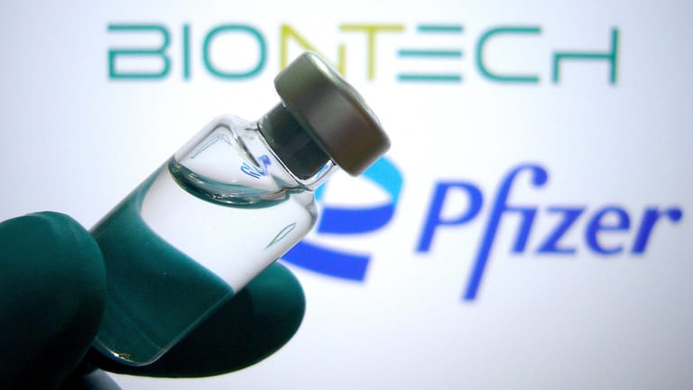 Corona-Impfstoff von Biontech/Pfizer: Betrüger verschicken falsche E-Mail-Umfragen im Namen des Pharmaunternehmens.