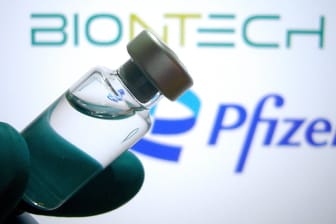 Corona-Impfstoff von Biontech/Pfizer: Betrüger verschicken falsche E-Mail-Umfragen im Namen des Pharmaunternehmens.