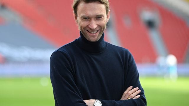 Beschäftigt sich erst nach Saisonende mit der Trainerfrage in Leverkusen: Bayer-Sportdirektor Simon Rolfes. Beschäftigt sich erst nach Saisonende mit der Trainerfrage in Leverkusen: Bayer-Sportdirektor Simon Rolfes.