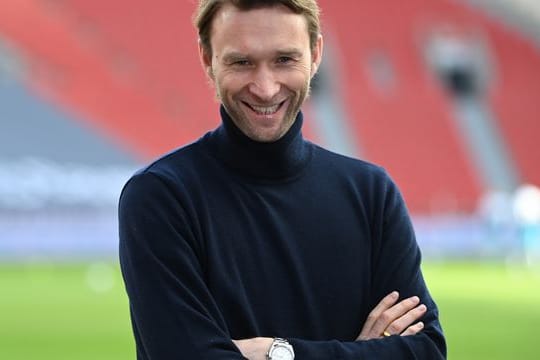 Beschäftigt sich erst nach Saisonende mit der Trainerfrage in Leverkusen: Bayer-Sportdirektor Simon Rolfes.