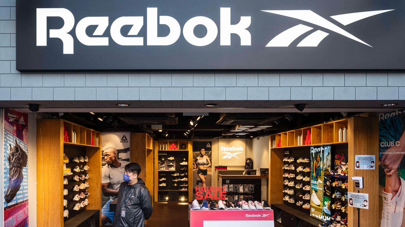Ausverkauf bei Reebok (Symbolbild): Adidas droht beim Verkauf der Marke ein großer Verlust.