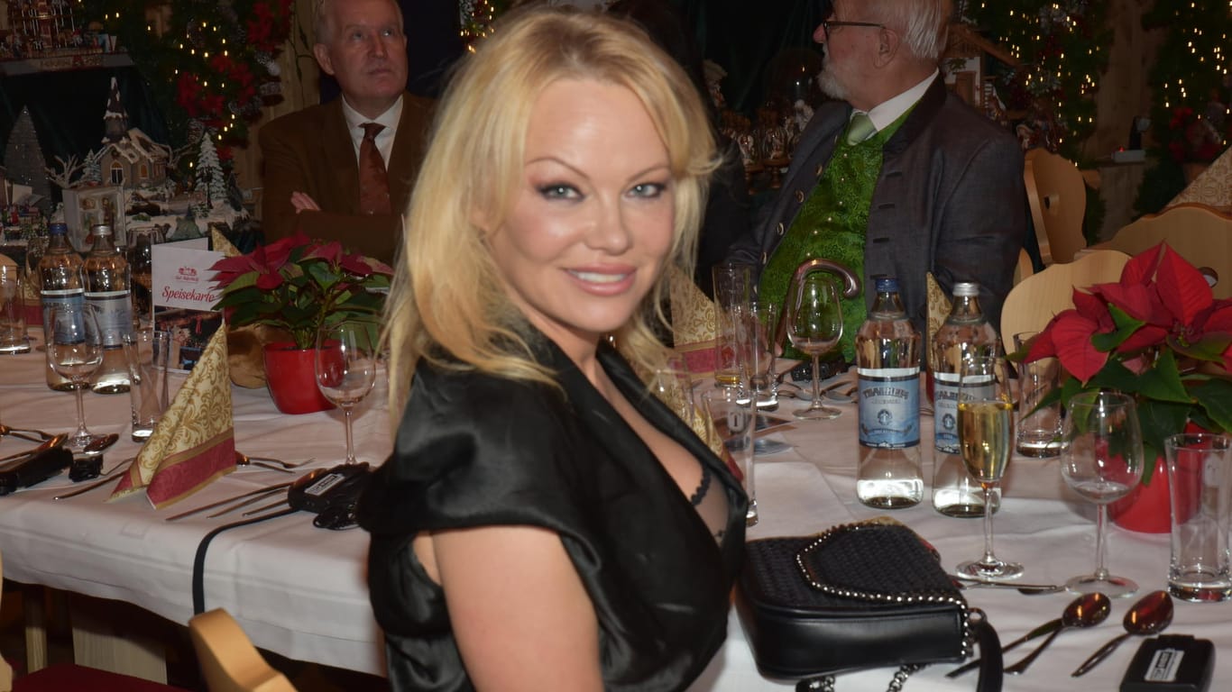 Pamela Anderson: Auch heute noch ist die 53-Jährige international bekannt.